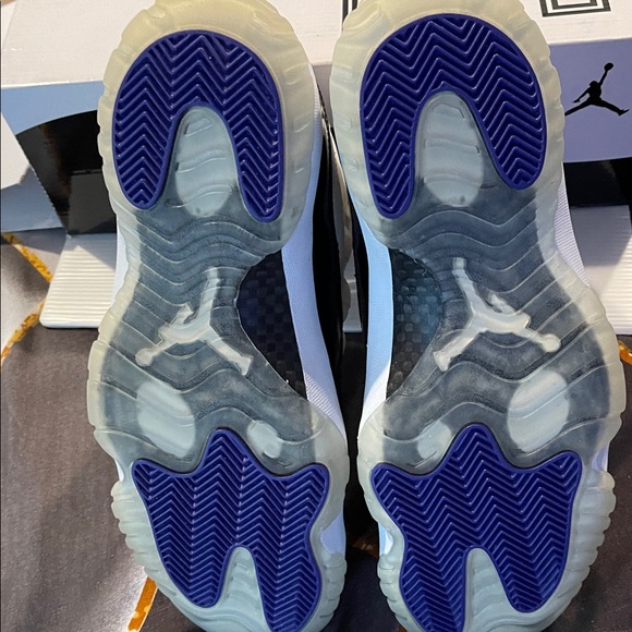 Jordan men air Jordon 11 Retro 11 black and white some damage on the box - Picture 3 of 9